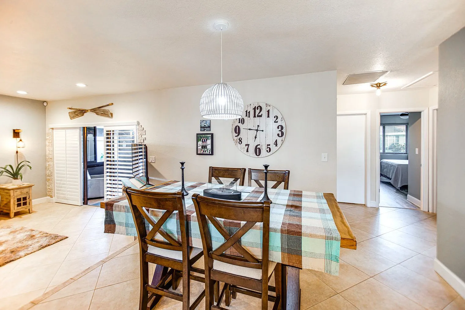 3 bed, 2.0 bath, 1345 sqft, $2,715 — Photo 4