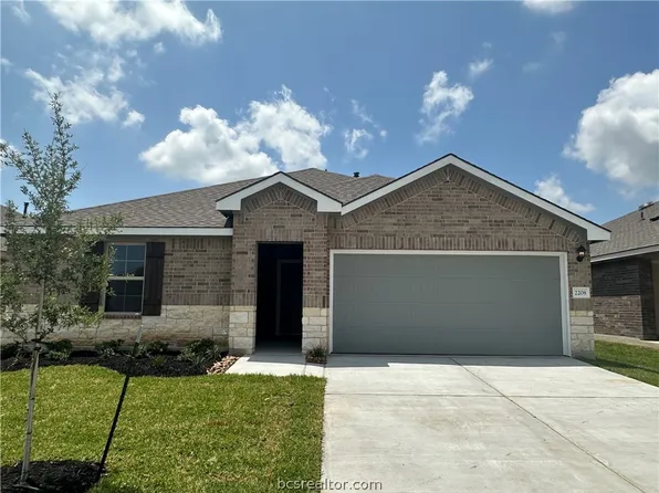 2208 Spyglass Dr, Navasota, TX 77868