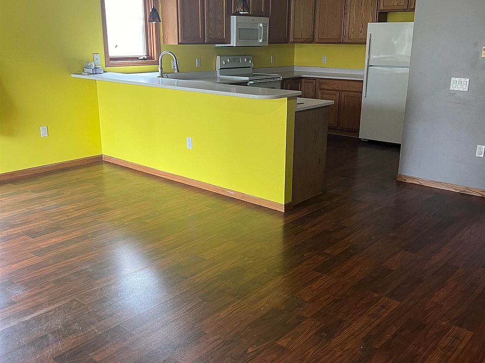 2nd image of 410 Oneil St