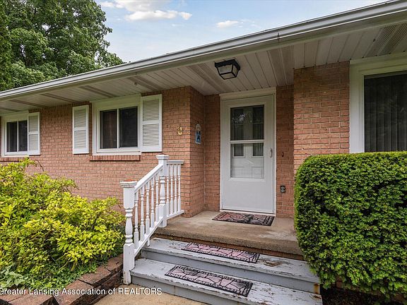 5th image of 207 Cambridge Dr