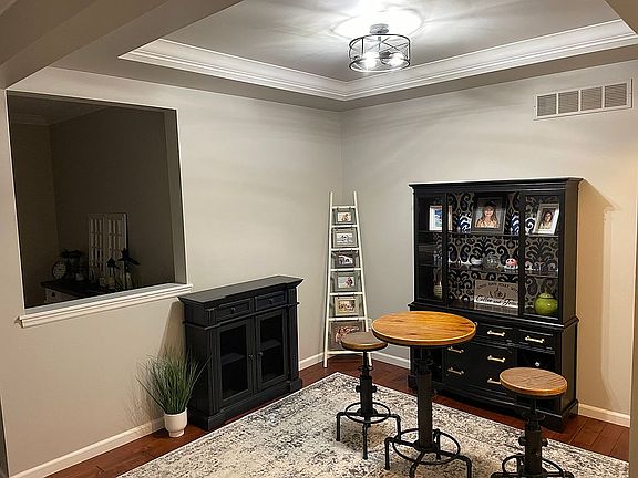 4th image of 710 Country Field Dr