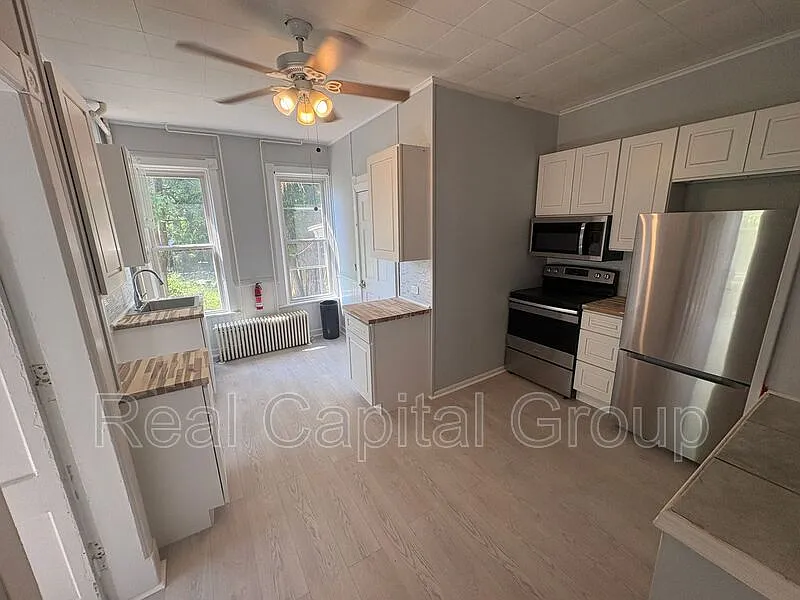 3 bed, 1.0 bath, $2,495 — Photo 4