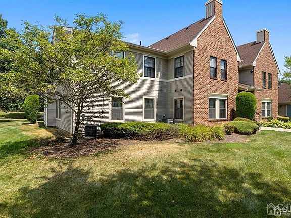 3rd image of 178 Wycoff Way W