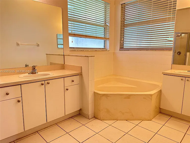 1721 SE 17th Ave — Photo 13
