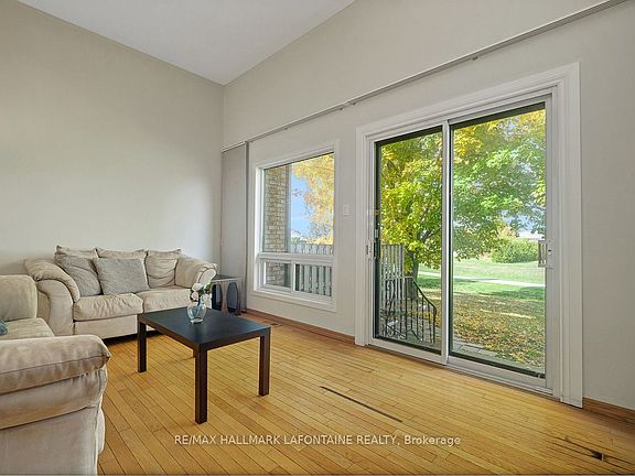 4th image of 2 Bertona St #28