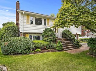 12 Cassidy Dr, Woburn, MA 01801