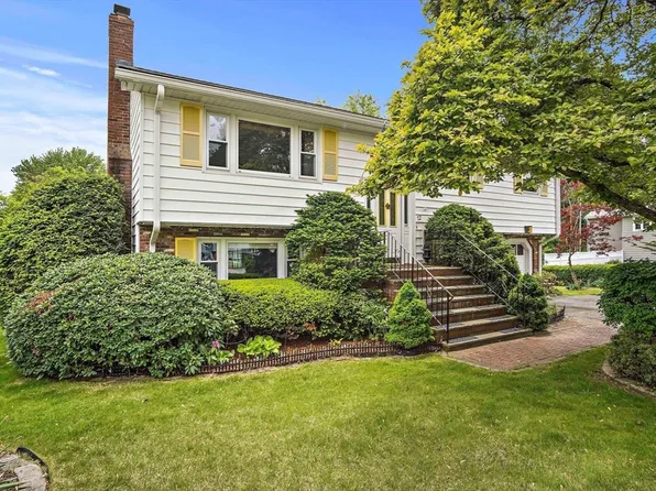 12 Cassidy Dr, Woburn, MA 01801