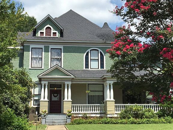 3rd image of 618 Pecan St #2