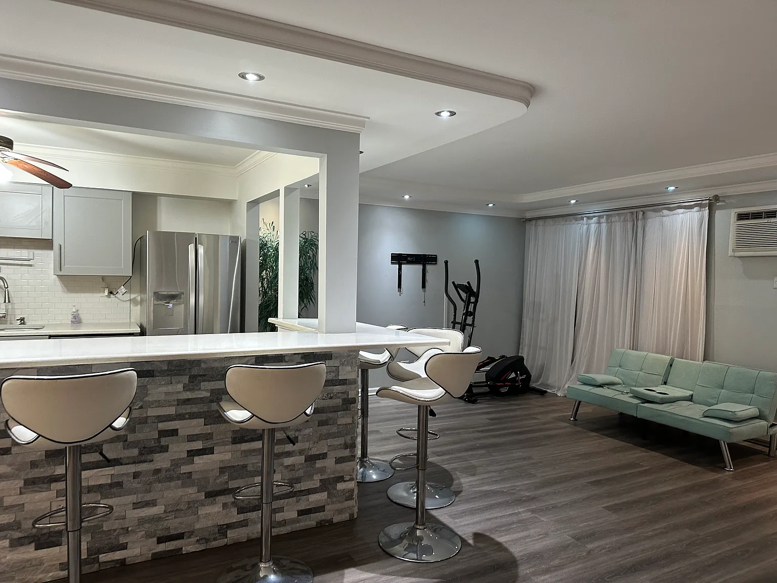 2 bed, 1242 sqft, $2,000 — Photo 1