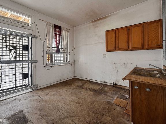 5th image of 1343 W Garfield Blvd