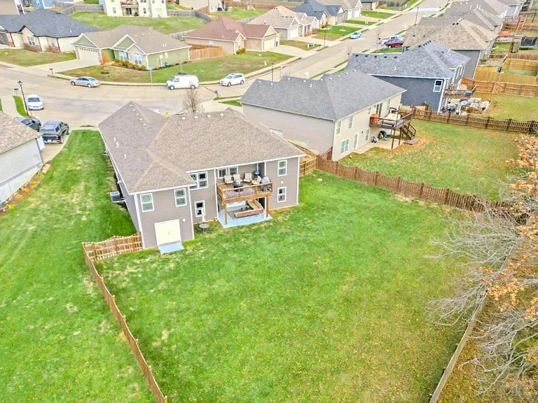 3610 Yellowwood Dr — Photo 3