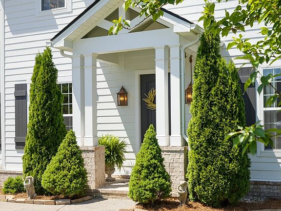 4th image of 213 Everett Ct