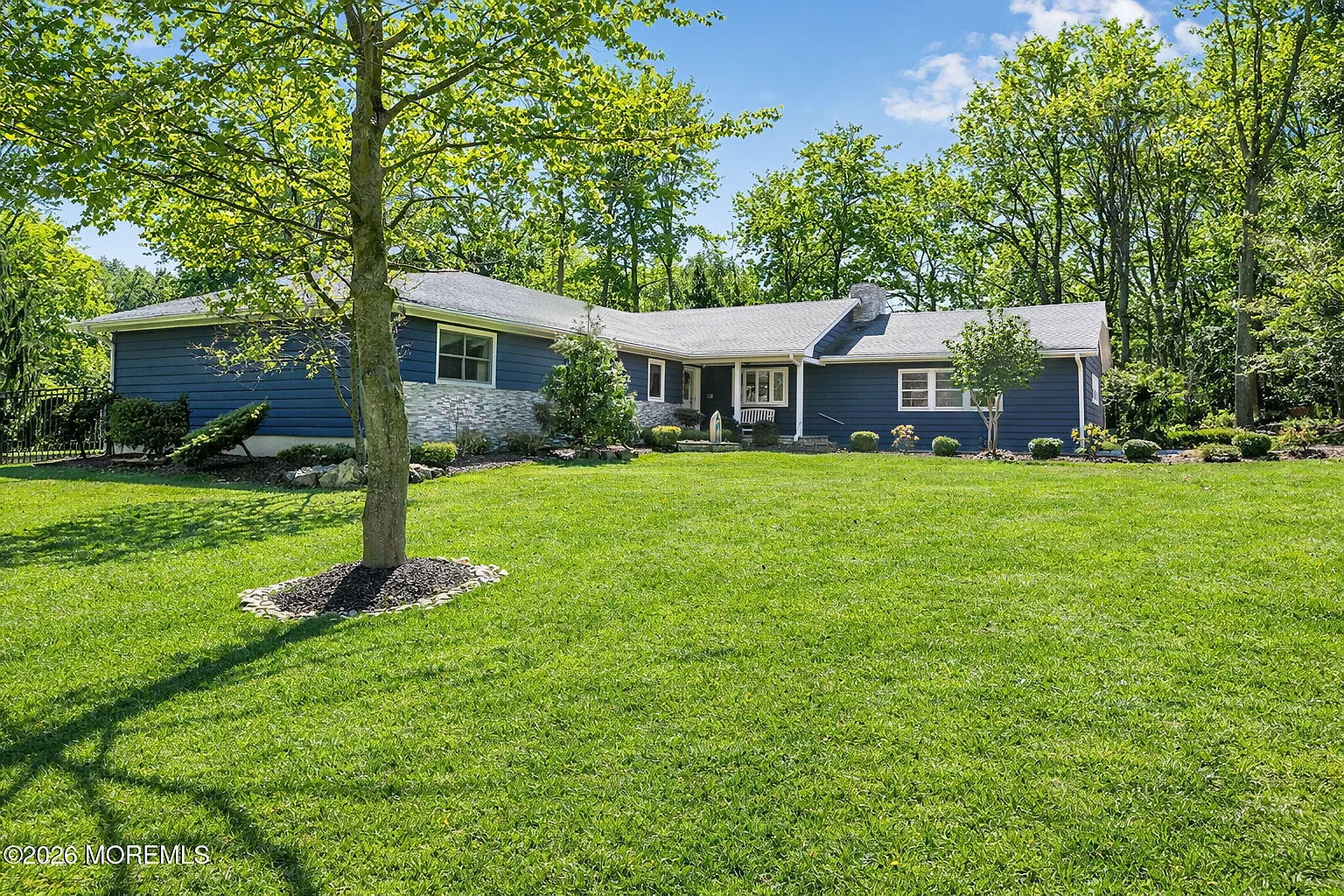 12 Crest Drive photo 1