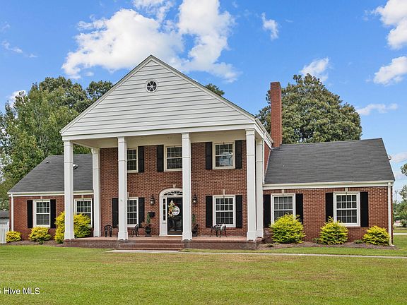 4th image of 800 S Howard Circle