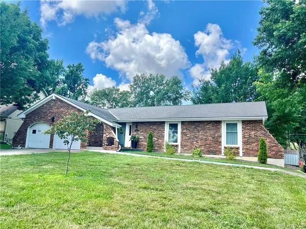 703 S Russell St, Odessa, MO 64076