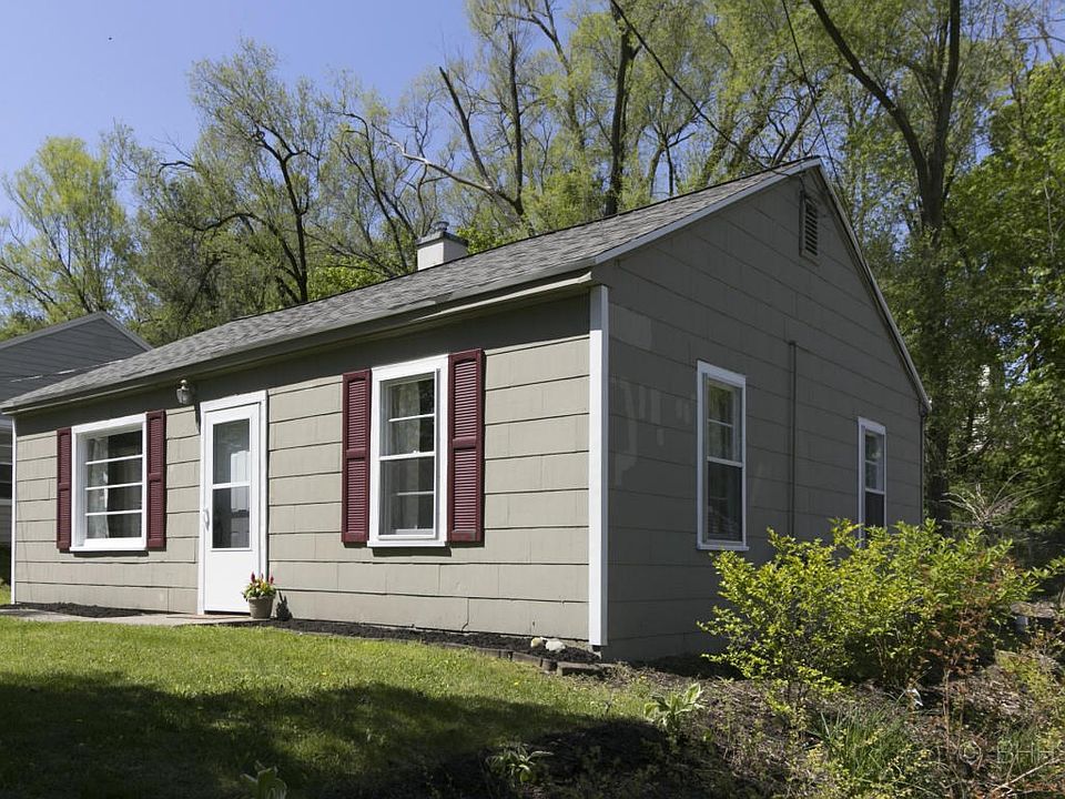 3724AshStreet-101