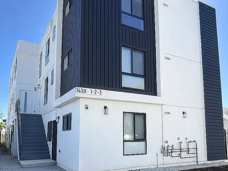 1438 W 37th Dr #H2-01 — Photo 1
