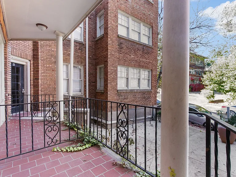Elmhardt Apartments — Photo 23