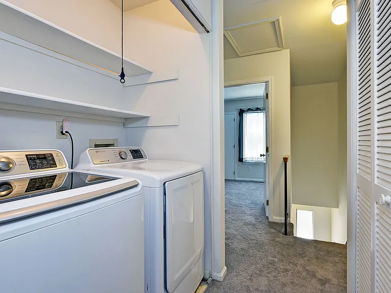 1007 N Green Dr — Photo 10