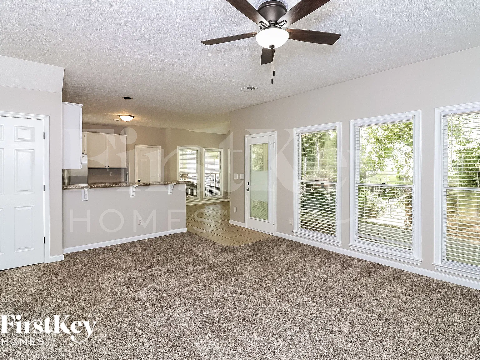 4 bed, 2.5 bath, 2325 sqft, $2,830 — Photo 4