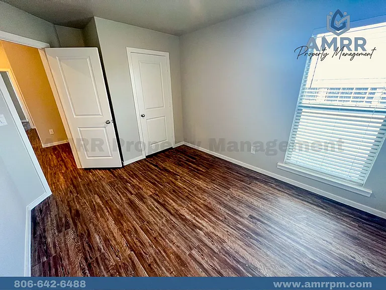 2029 Kenwood Ave — Photo 8