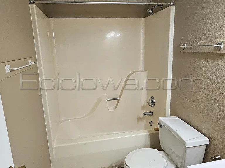 1207 O Avenue Pl NE — Photo 9