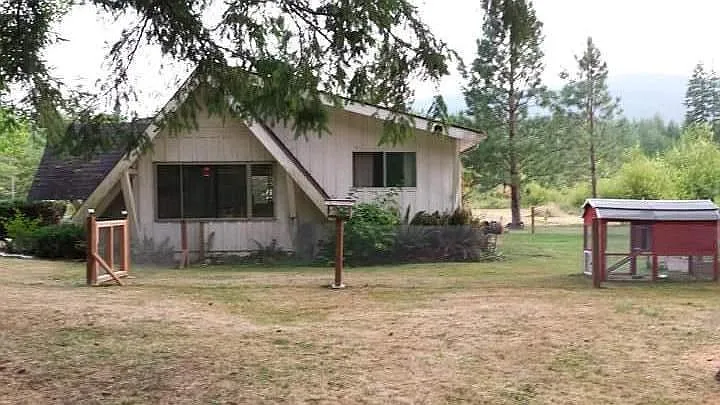 Back which faces river. 
Chicken coop gone. sorry.