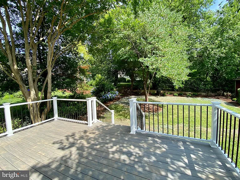 1506 Noyes Dr — Photo 37