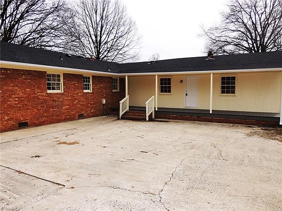 3rd image of 3205 Martin Ave