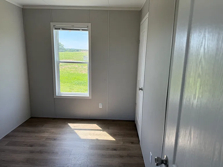 Middle bedroom