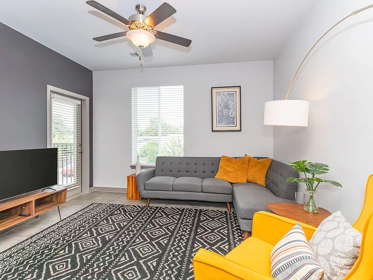 Trails Bend 2 Bedroom 2 Bath Furnished Living