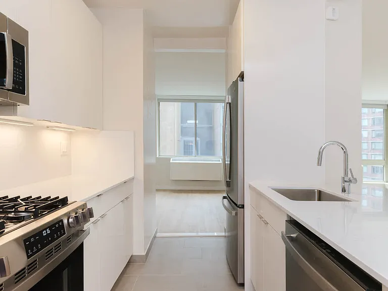 305 W 50th St #19C — Photo 17