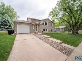 4020 E Claudette Dr, Sioux Falls, SD 57103