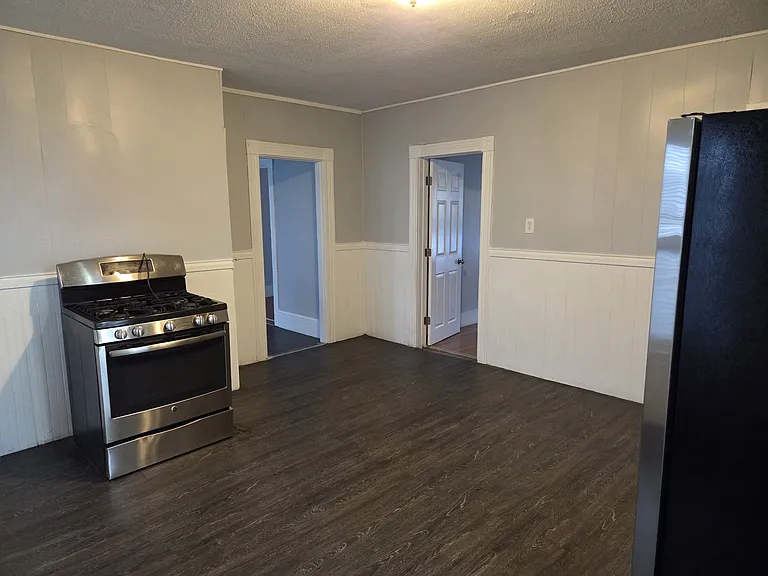 186 Bell St #2 — Photo 5