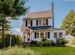 11 Centre Dr, Manhasset, NY 11030