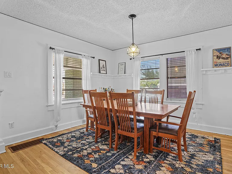 4017 Oxford Ave — Photo 8