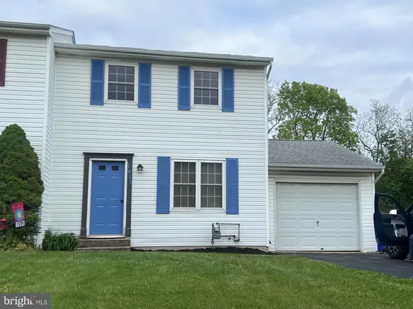 1911 Pin Oak Dr #4, York, PA 17402
