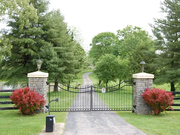 3911 Briar Hill Rd, Lexington, KY 40516