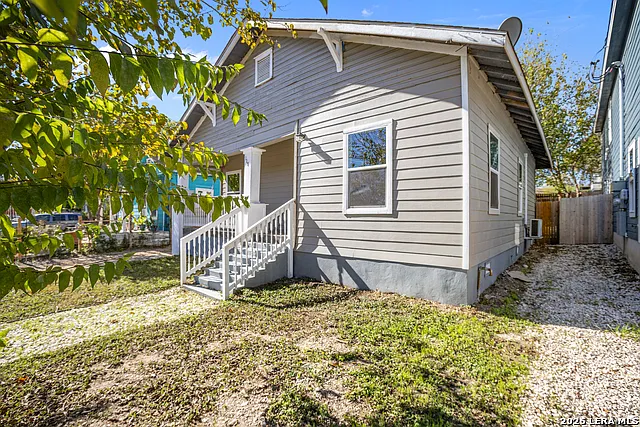 Building Photo - 117 Magendie St