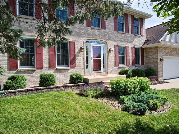 2nd image of 1810 Essex Dr