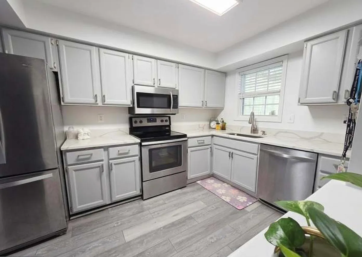 2 bed, 1105 sqft, $2,199 — Photo 1