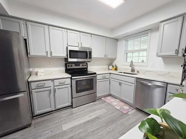 9914 Grapewood Ct — Photo 3