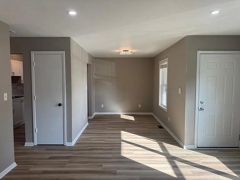 312 E Staat St #314 — Photo 13