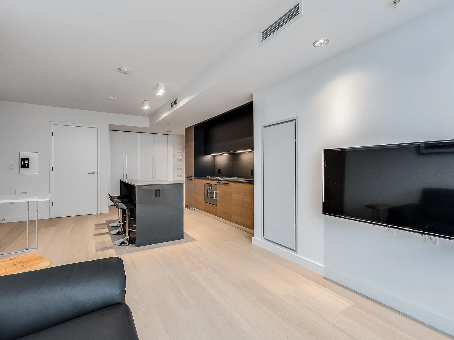 Studio, 465 sqft, $2,890 — Photo 2