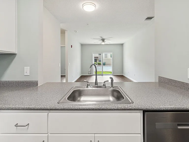 905 Olmstead Ave — Photo 16