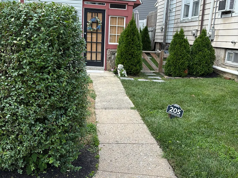 205 Pennsylvania Ave — Photo 27