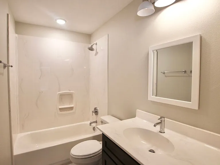 307 N Henry St #15 — Photo 11