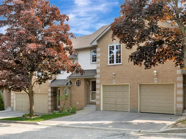 31 Moss Blvd #26, Hamilton, ON L9H 7A6