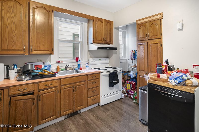5th image of 570 Morris Street