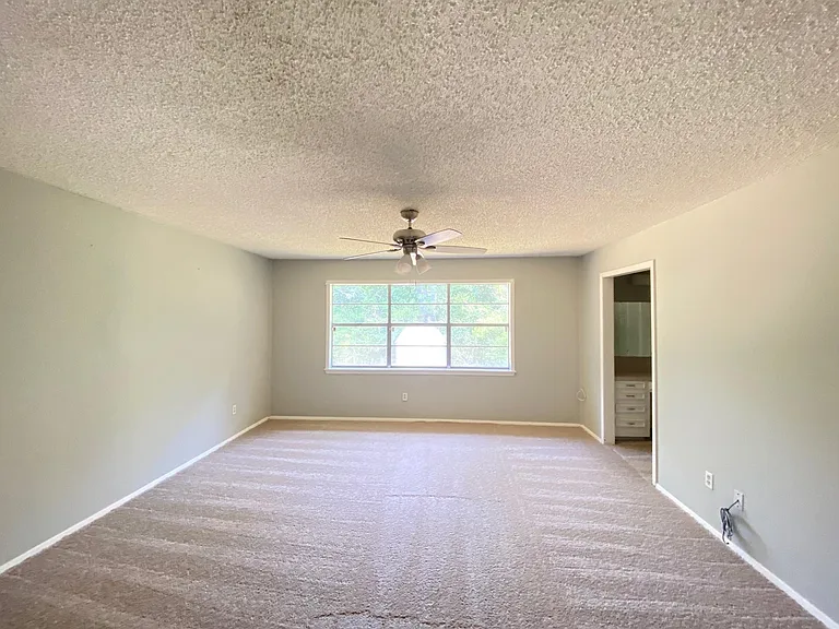410 Cordell Dr — Photo 10